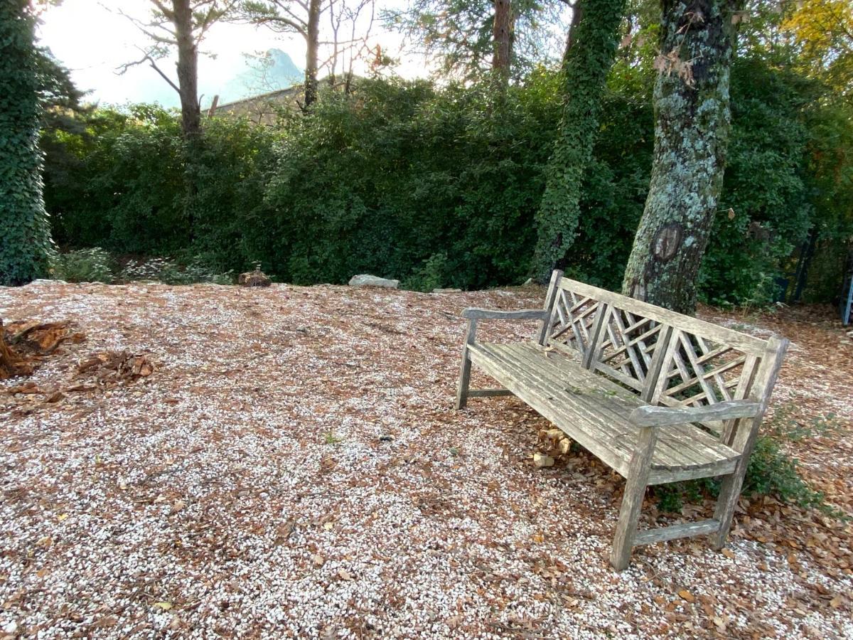 La Maison De Mado Et Sa Cabane Dans Les Arbres Plan d'Aups Exterior photo